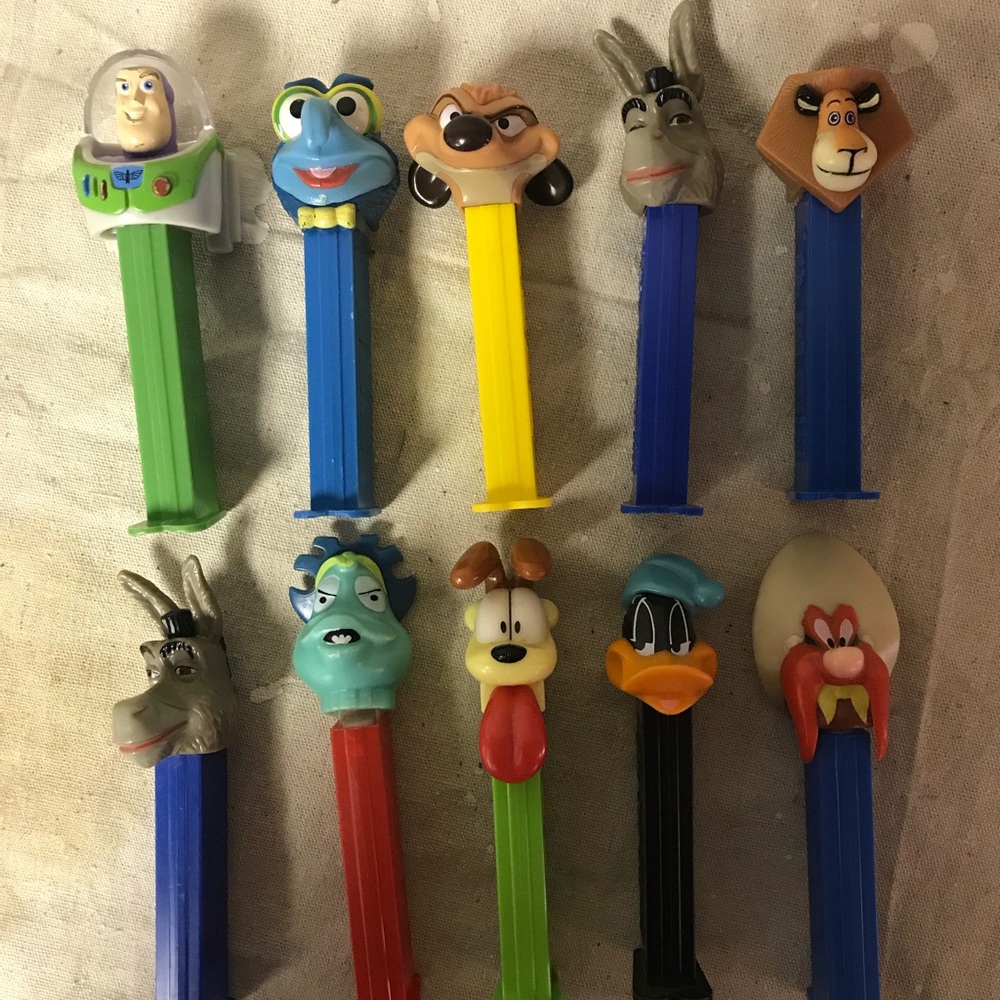 PEZ dispenser collectibles (10pcs)